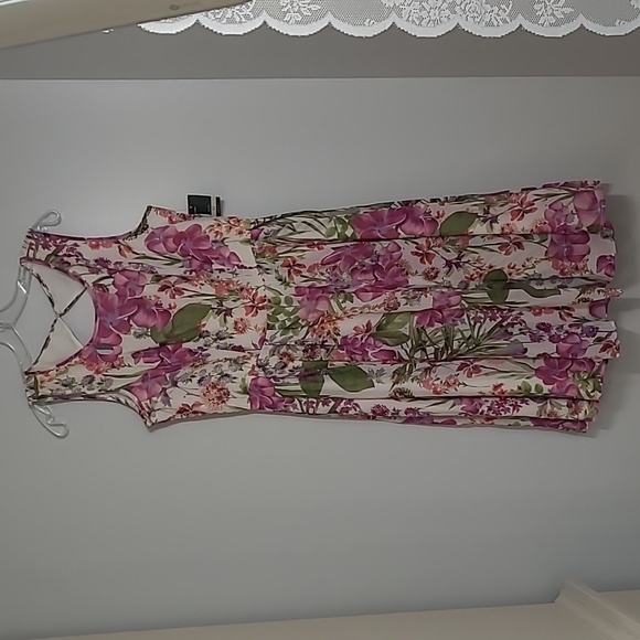 Gabby Skye Wedding Guest Dress 12 - Picture 9 of 10